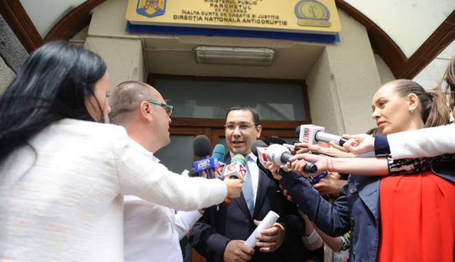 Ponta, cu un picior în 