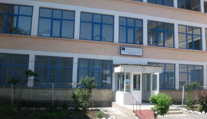 Liceu din Constanța, spart de elevi - ponticacolegiuspargere-1372353124.jpg