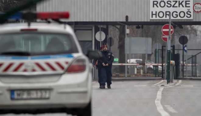 Cinci români, suspectaţi că au furat 121 de televizoare dintr-un camion oprit în Ungaria - poolitia-1638257564.jpg
