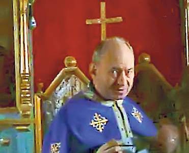 Un preot din CONSTANȚA a reinventat slujbele de exorcizare: RÂGÂIE în BISERICĂ - popaconstantaragaieexorcizareslu-1358754087.jpg
