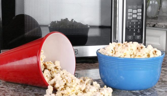 Popcornul preparat la microunde provoacă dezechilibre hormonale - popcorn-microunde-pericol-1681927164.jpg