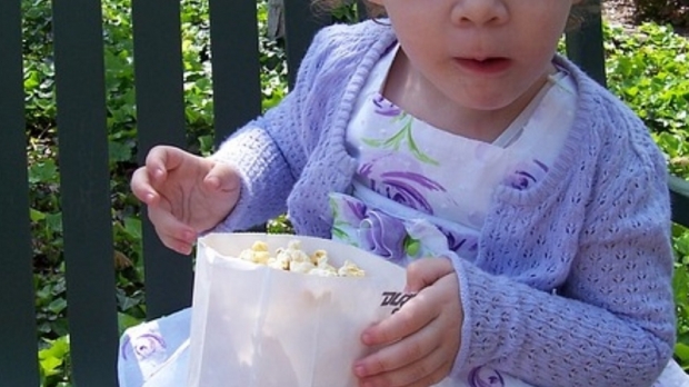 Copil de un an și jumătate, MORT din cauza unui grăunte de POPCORN - popcorn92734700-1558521026.jpg