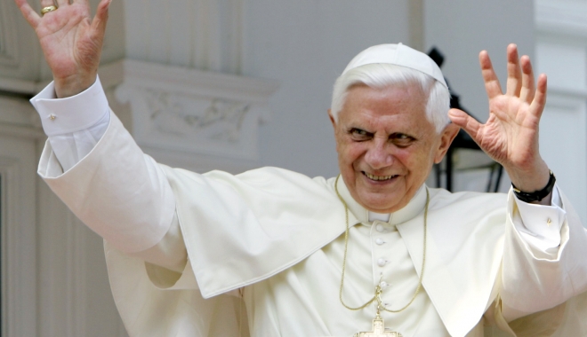 Papa Benedict al XVI-lea aniversează împlinirea a 90 de ani - pope-1492326543.jpg