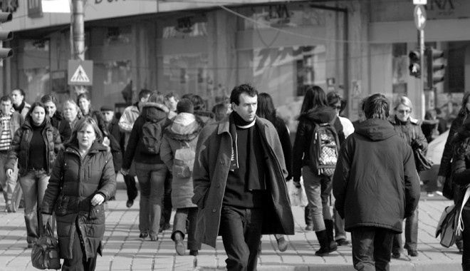 Populația a achiziționat mai puține servicii - populatie-1345026239.jpg