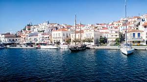 Nouă români au fost salvați în urma scufundării unui vas în largul insulei Poros - poros-1633067362.jpg