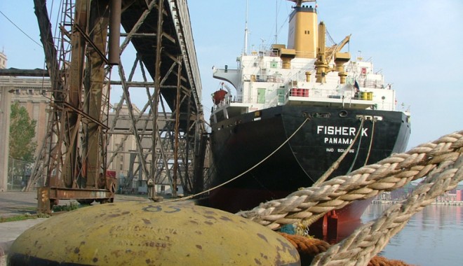 Trafic de mărfuri sub așteptări în porturile românești - port-1329410668.jpg