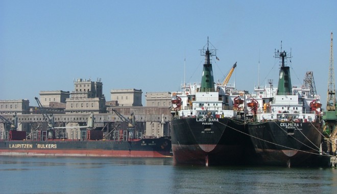 Sacrificăm portul Constanța pentru o căciulă de dividende? - port-1339529095.jpg