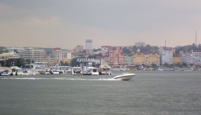 Accident naval cu doi răniți la Tulcea - port-1345800597.jpg