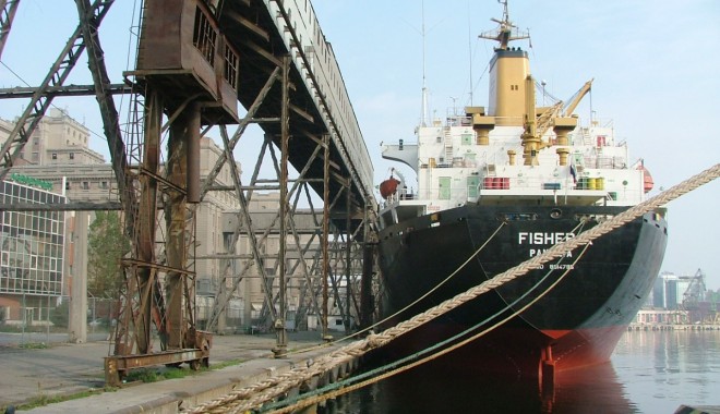 Creștere de 11% a traficului de mărfuri în portul Constanța - port-1353083495.jpg