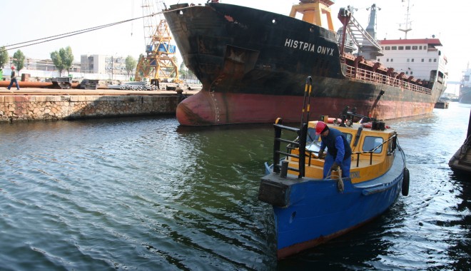 Porturile Constanța și Midia: 26 de nave sub operațiuni de încărcare - descărcare - port-1359016947.jpg