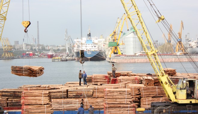 Porturile Constanța și Midia: 34 de nave sub operațiuni de încărcare - descărcare - port-1377503848.jpg