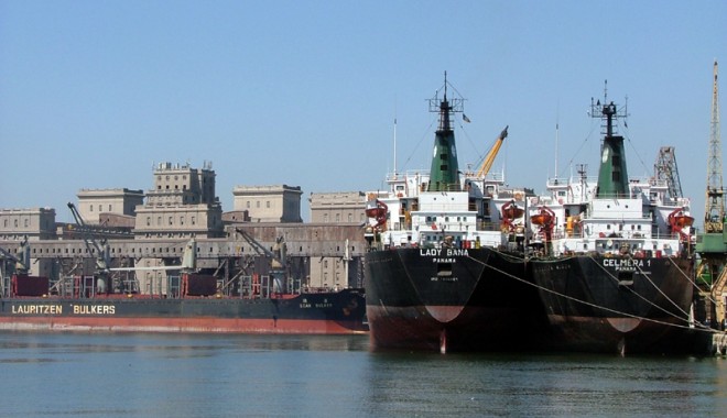 Portuarilor constănțeni le-a ajuns cuțitul la os! - port-1381067252.jpg