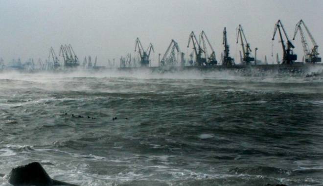 Porturile de la Marea Neagră, ÎNCHISE din cauza vântului puternic - port-1420044713.jpg