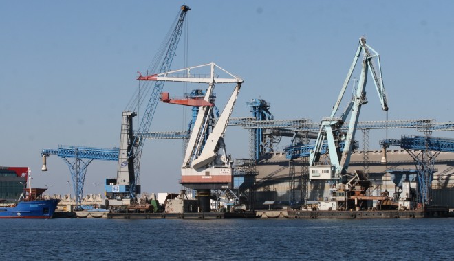 Porturile Constanța Nord, Constanța Sud-Agigea și Midia sunt închise din cauza ceții - port1353055068-1360222321.jpg