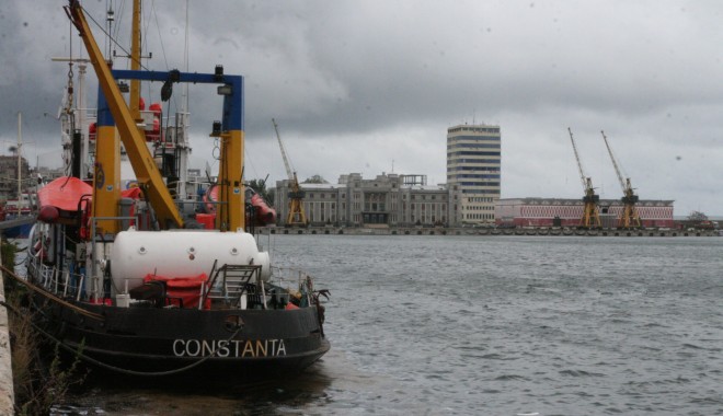 Navigația este suspendată în porturile Constanța și Midia - port3440-1354520683.jpg