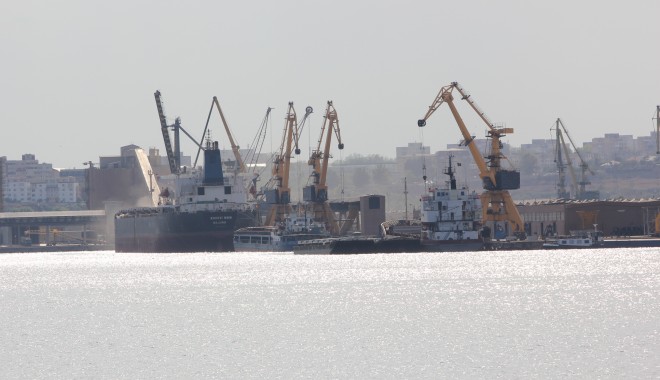Porturile Constanța, Mangalia și Midia: 33 de nave sub operațiuni de încărcare - descărcare - portconstanta10-1383293917.jpg