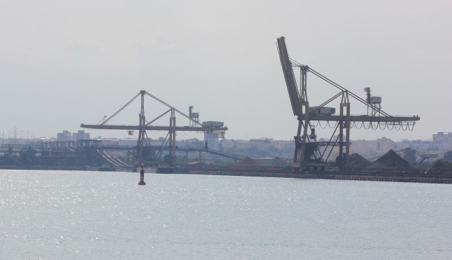 Porturile Constanța și Midia: 38 de nave sub operațiuni de încărcare - descărcare - portconstanta4-1385454267.jpg
