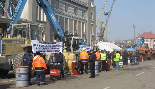 Portuarii constănțeni protestează în București - portuarii-1427204297.jpg
