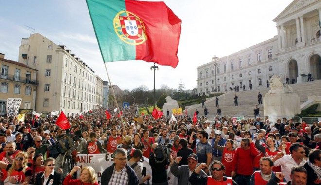 Mii de portughezi au cerut demisia guvernului - portugalia-1369581643.jpg