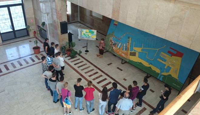 Portul Constanța și-a deschis porțile pentru liceeni și studenți - portuladeschisportile1-1435337646.jpg
