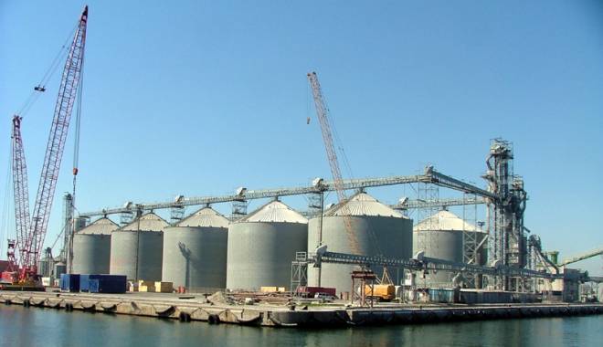 Portul Constanța livrează de șapte ori mai multe cereale decât în 2001 - portulconstantacereale4-1436979757.jpg