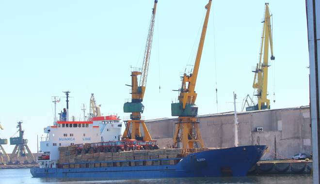 În porturile Constanța și Midia: 35 de nave sub operațiuni de încărcare - descărcare - portvapoarenaveambarcatiuni11-1420966983.jpg