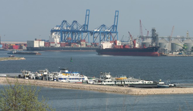Guvernul aprobă înființarea registrului secund de înmatriculare a navelor maritime - portvapor1-1345736243.jpg