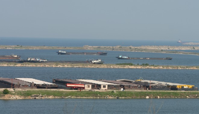 S-a anunțat numele constructorului care va finaliza digul de larg al portului Constanța - portvapor2-1359455884.jpg