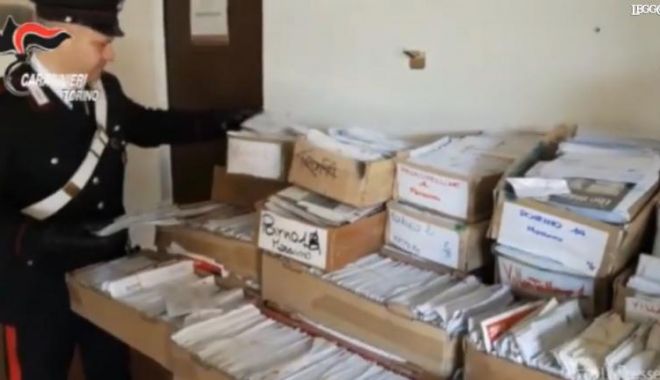 Un poștaș supărat din cauza salariului nu a mai livrat 400 de kg de scrisori - postas-1523088145.jpg