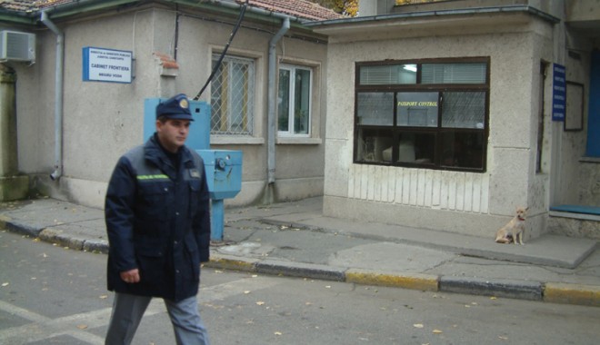 INCREDIBIL / Post de poliție unde polițiștii vin cu apă potabilă de acasă - postpolitiepolitistiivincuapadea-1413909506.jpg