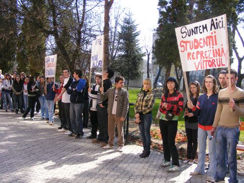 Protest în universitățile din România. Ce au cerut studenții - poteststudenti01-1430914782.jpg