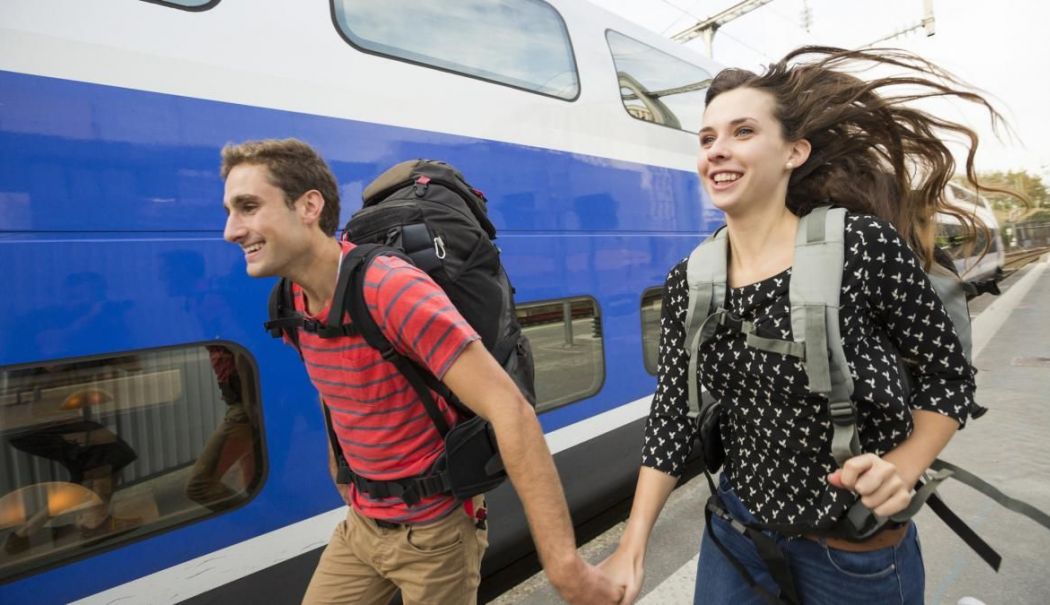 Tinerii români care au împlinit 18 ani pot călători gratuit în Europa - poticalatorigratuitcutrenulprine-1743842588.jpg