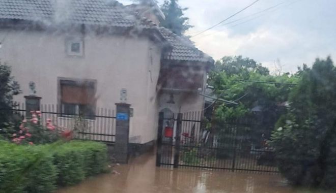 Potop pe străzile din Timișoara după o rupere de nori - potop-4-1686330204.jpg