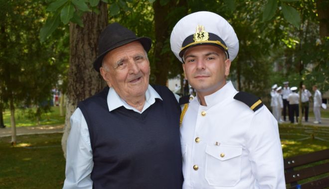 Pasiunea pentru marină, transmisă de la bunic la nepot: „Cascheta asta e la fel de grea cum mi-o amintesc!” - povesteveteran-1627928624.jpg