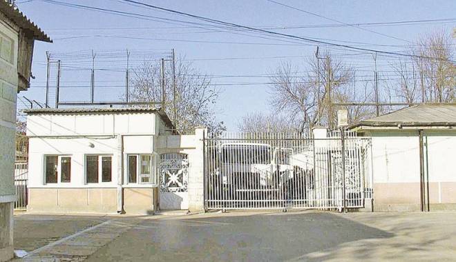 Gardienii din penitenciare nu mai trebuie să lase telefoanele mobile acasă! - poya13920405481416916909-1429102332.jpg