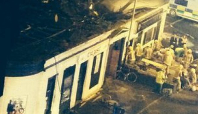 Elicopter prăbușit peste un pub - poz-1385789141.jpg