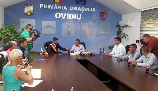 Gheorghe Hagi, cetățean de onoare al orașului Ovidiu - poz-1436434140.jpg