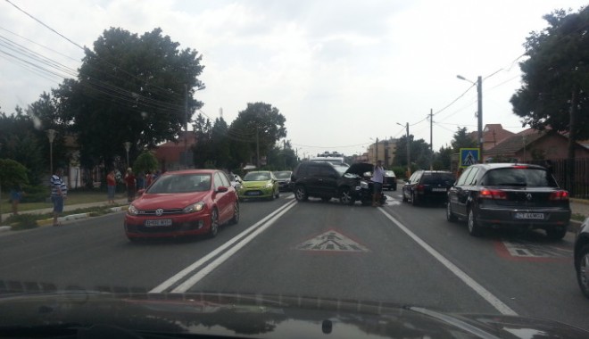 Accident în localitatea 23 august! Un bărbat a ajuns la spital, după ce a fost lovit de o mașină - poza-1376833773.jpg