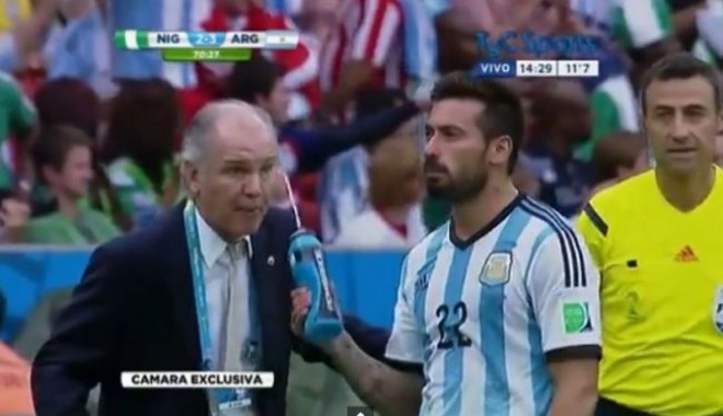 VIDEO incredibil! Lavezzi și-a umilit antrenorul în timpul meciului cu Nigeria - poza-1403854568.jpg