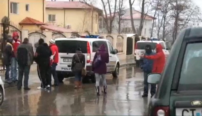 DESCINDERI la Mangalia / Două persoane duse la audieri la Poliție - poza1-1331201511.jpg