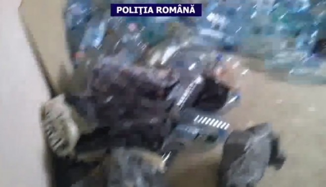 Prinși în flagrant în timp ce furau combustibil / Video - poza2-1348143753.jpg
