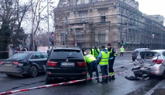 Șoferul drogat, care a lovit mașinile oprite la semafor, ARESTAT - pozaaccidentdacia917642200-1517839240.jpg