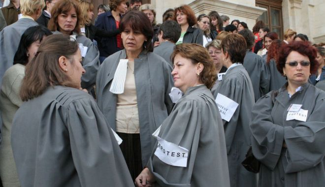 Sindicate: De luni, grefierii din instanțe nu mai fac ore suplimentare - pozagrf-1552564611.jpg