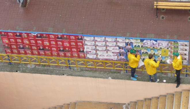 Bătălia de pe panourile electorale din Constanța - pozapalaz-1338293613.jpg