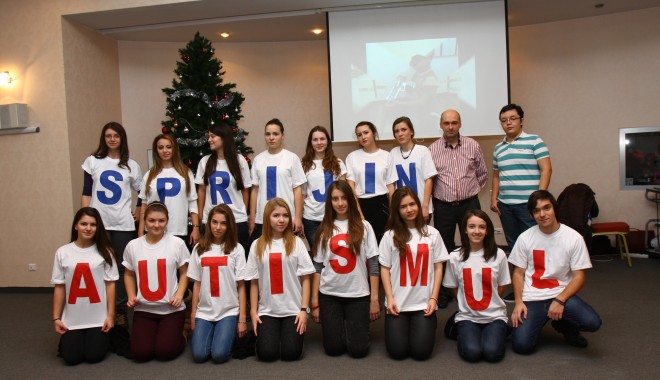 Spectacol de sărbători la Constanța pentru copiii autiști - pozasprijinim-1356603818.jpg