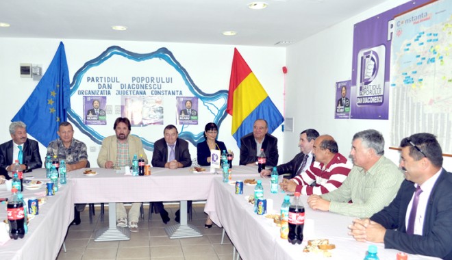 Cum au marcat membrii PP-DD Constanța doi ani de la înființarea partidului - ppddaniversare2ani16-1379610014.jpg