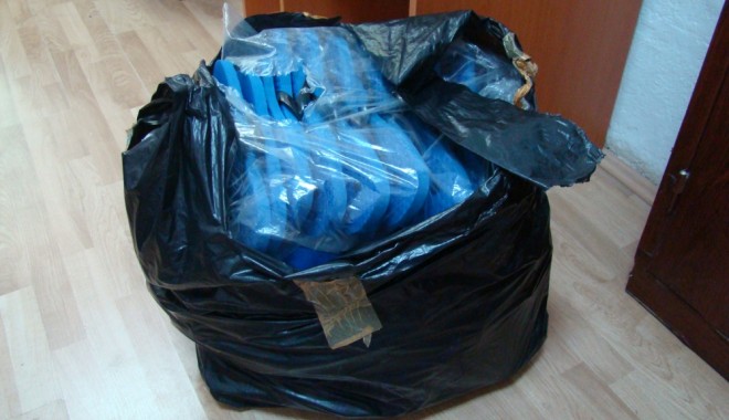 Papuci de plajă în valoare de 390.000 de euro, confiscați - ppuci1365164187-1365197502.jpg