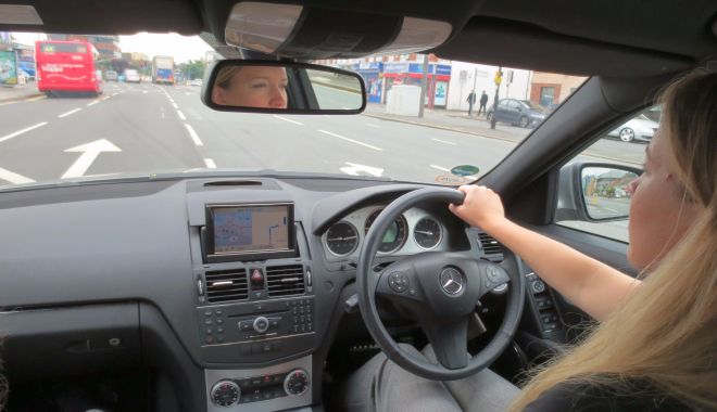 Mașinile cu volan de dreapta nu vor mai fi înmatriculate. Când intră regula în vigoare - practicaldrivingtestuktraffic-1602933218.jpg