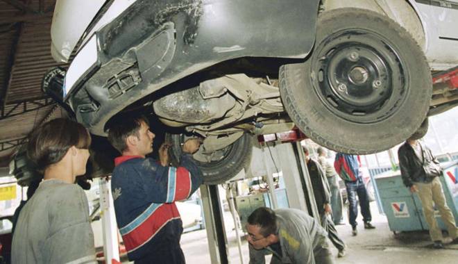 Practică pentru liceeni în service-uri auto din Spania și Cipru - practicaserviceauto-1445621816.jpg