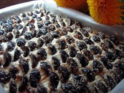 Prăjitură cu prune la tavă - praji2-1345647119.jpg